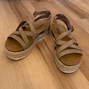 Strap Platform Sandals